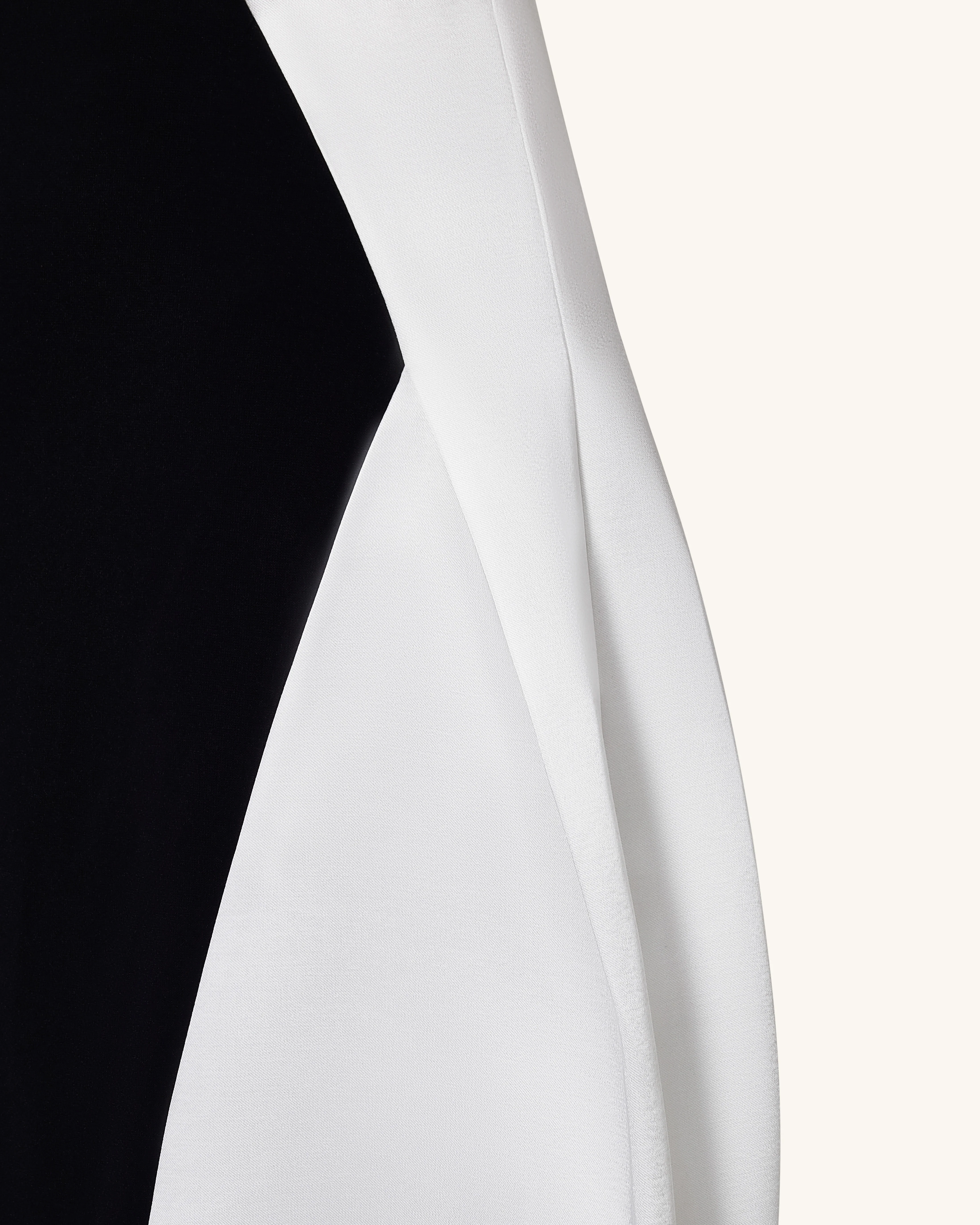 Monochrome Paneled Structured Pannier Maxi Skirt - Black - Image 4